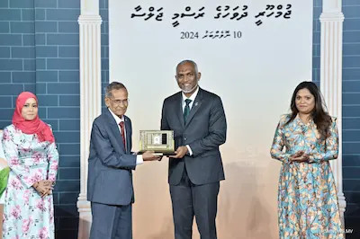 ތައުލީމަށް ހިދުމަތް ކުރުމުގެ އެންމެ މަތިވެރި ޝަރަފު، ޑރ. މުހައްމަދު ޒާހިރަށް އަރުވައިފި