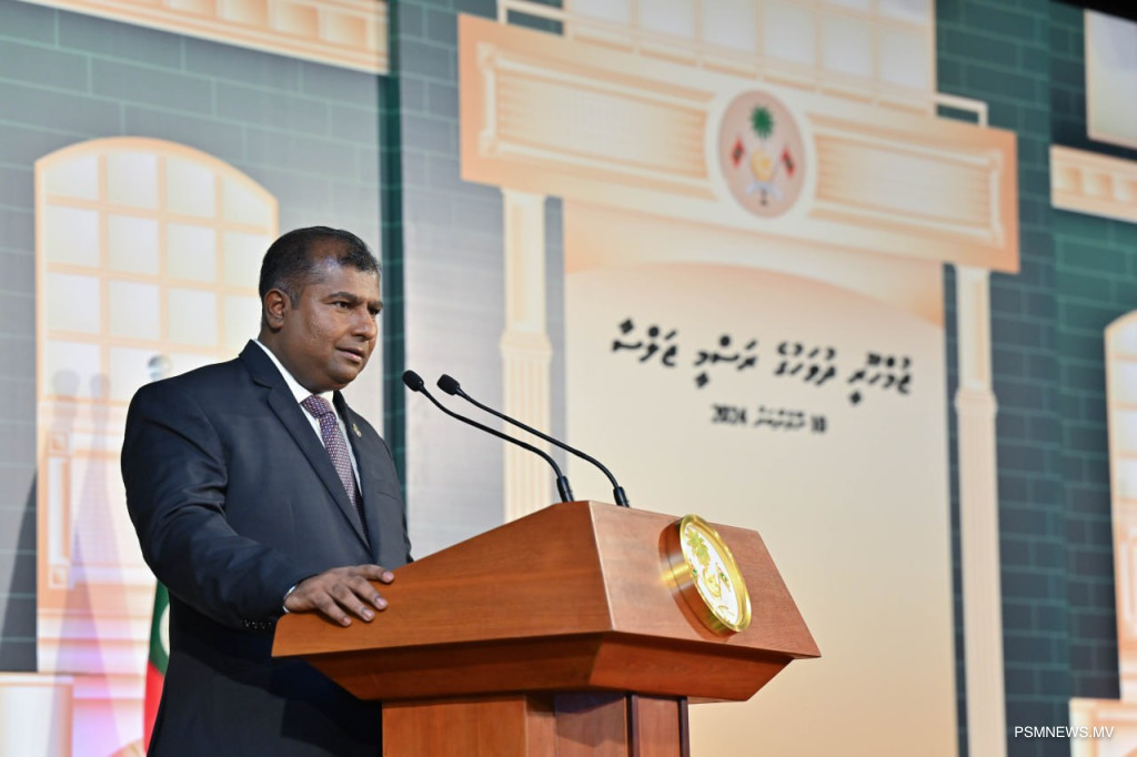 20ވަނަ ގަރުނުގައި، ޖުމްހޫރިއްޔަތެއް ގެނައުމަށް ދިވެހިން ދެކުނު ހުވަފެން، ހަގީގަތަކަށްވާތަން މިފެންނަނީ މިއަދު : ވަޒީރު އާދަމް ނަސީރު
