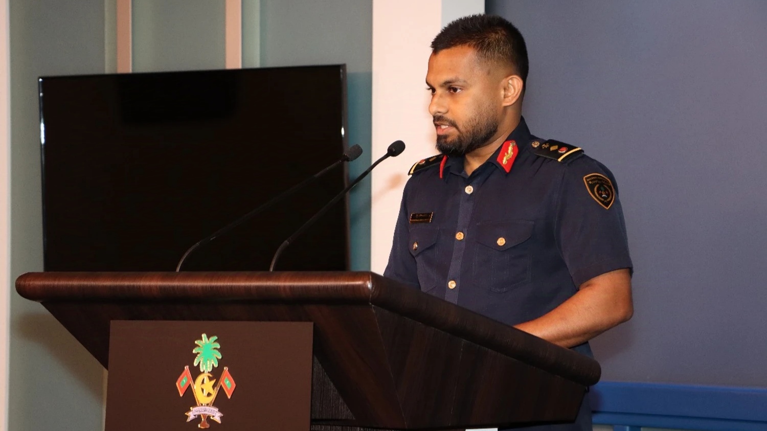މިދިޔަ އެއް އަހަރު 5,000 ބިދޭސީން ޑީޕޯޓްކުރިން، މިއީ އިމިގްރޭޝަން ތާރީޚުގައި ރެކޯޑު އަދަދެއް: ޝަމްޢާން