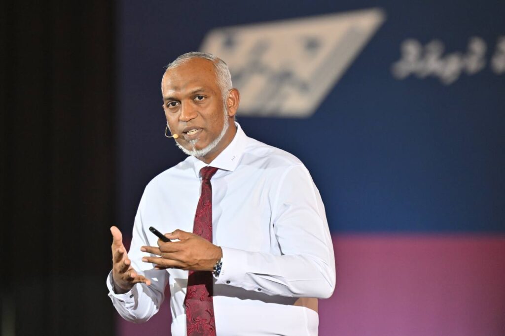 ސަރުކާރު އޮތީ ރައްޔިތުން ފަޅީގައި: ކާޑުގެ ޑޮލަރު ލިމިޓު 1400 އަށް, ބޭރަށް ފުރާ މީހުންނަށް 1000 ޑޮލަރުލިބޭ ގޮތް ހަދަނީ