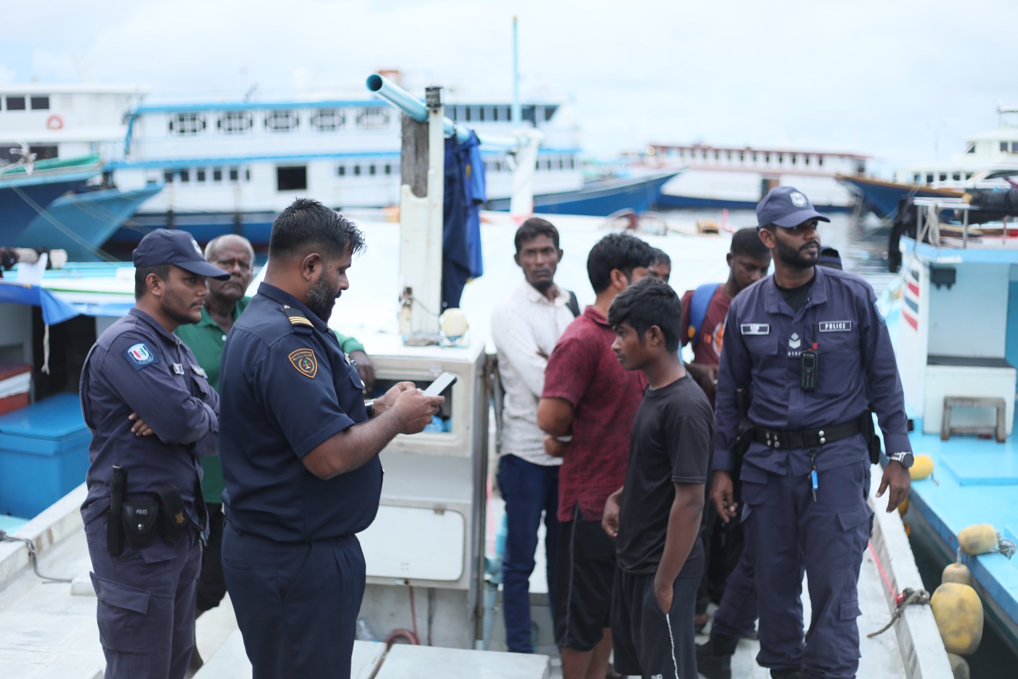 މަސް މާރުކޭޓު ސަރަހައްދުގައި ބިދޭސީން ކޮންޓްރޯލް ކުރަމުންދިޔަ ބޯޓުތައް ބަލައި ފާސްކޮށް 39 މީހަކު ބަންދަށް