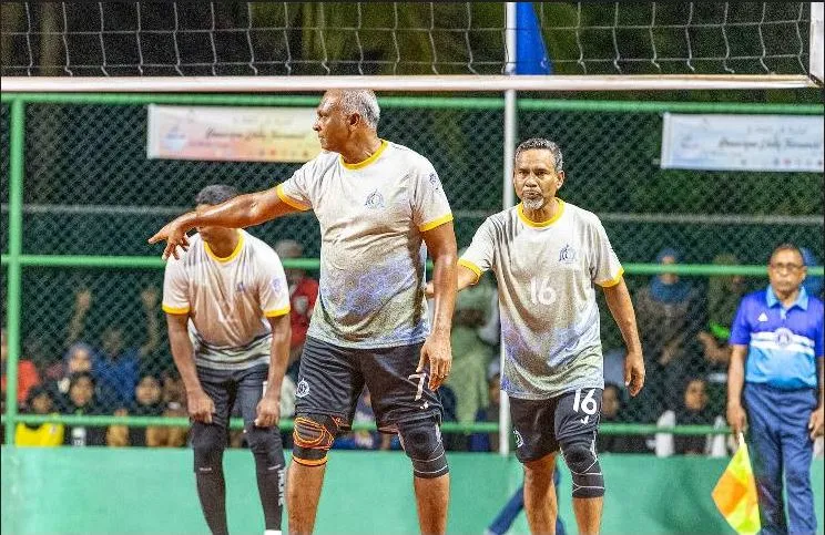 ނިލަންދޫ ރާވެރިޔާ 2024: ފަހަތުުން އަރައި ވިލިގިނލީ ވޮލީބޯލް ކުލަބު ބަލިކޮށް ކެޕިޓަލް ސިޓީން މުބާރާތް ފެށީ މޮޅަކުން!