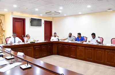 އޭސީސީއާއި، އީސީގެ ފަސް މެންބަރަކު ވަކިކުރަން ނިންމައިފި