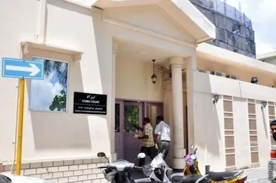 ފަނޑިޔާރުގެ ހުއްދަ ނެތި، ޝަރީއަތުގެ މަޖިލީހުން ނުކުތް އަންހެނަކަށް 3 ދުވަހުގެ ޖަލު ހުކުމެއް