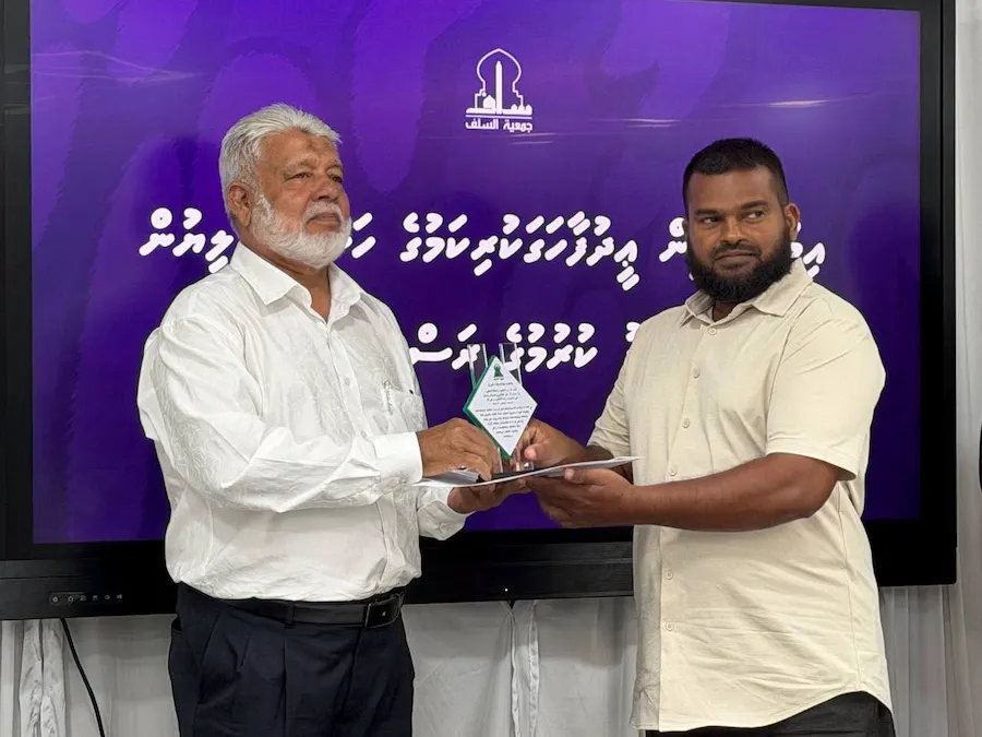 ދީނީ އިމުގެ ތެރެއިން އީދު ފާހަގަކުރި ފަރާތްތަކުގެ އަގު ވަޒަންކޮށް, ހަނދާނީ ފިލާ އަރުވައިފި
