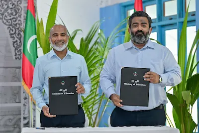 ކަމަދޫއަށް ސީ ޕްލޭން ދަތުރުތައް ފެށުމާއި، ރަށު ސުކޫލުގެ އައު އިމާރާތުގެ އެއްބަސްވުމުގައި ސޮއިކޮށްފި