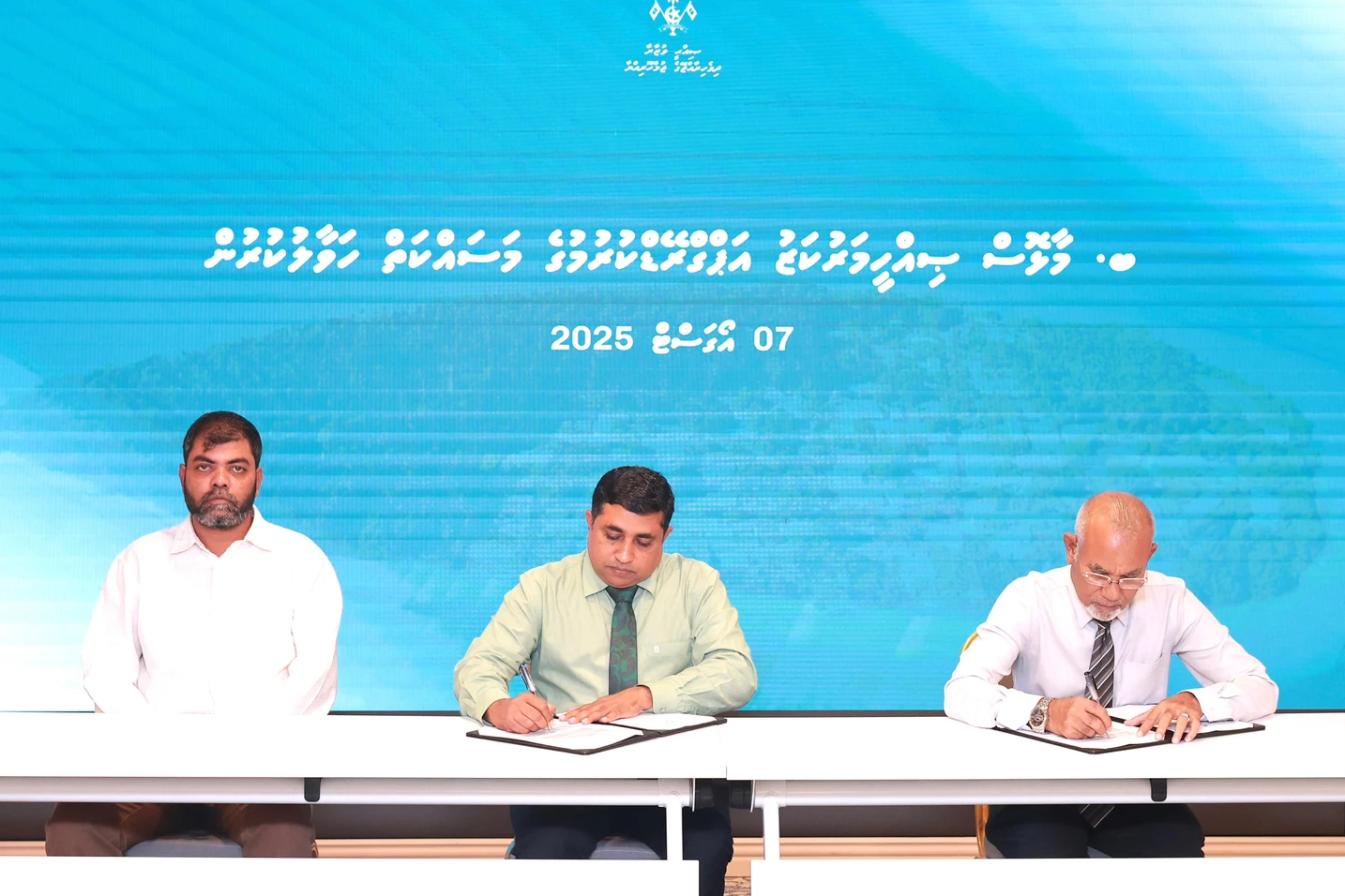 ބ. އަތޮޅު ދެ ރަށެއްގެ ޞިއްޙީމަރުކަޒު އަޕްގްރޭޑްކުރުމުގެ މަސައްކަތުގެ އެއްބަސްވުމުގައި ސޮއިކޮށްފި