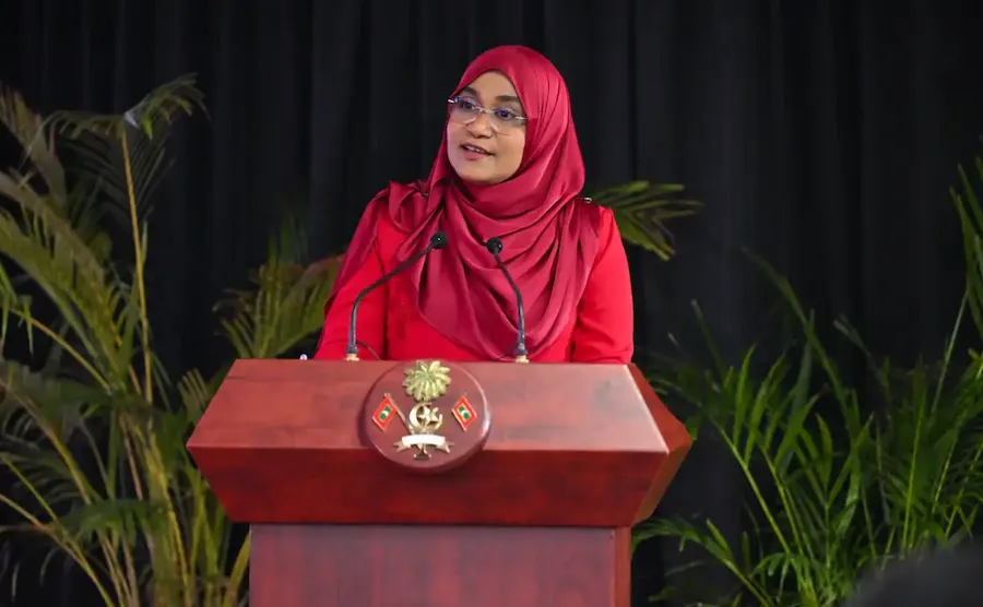 ލޭ ހަދިޔާކުރުމުގެ އަގުހުރި ޚިދުމަތުގެ ދަރުމަ ލިބިގަތުމަށް ފަރސްޓް ލޭޑީ ހިތްވަރު ދެއްވައިފި