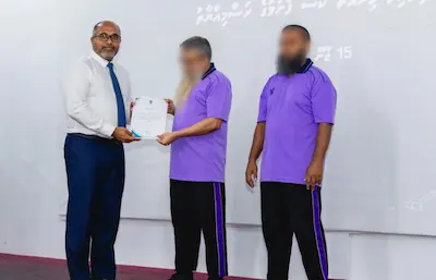 ޖަލުން ނުކުންނަނީ ހުނަރުވެރި ބަޔަކަށް ހެދުމަށް ހިންގާ ގިނަ ކޯސްތަކެއް ނިންމައި ގައިދީން ސެޓްފިކެޓް ހާސިލްކޮށްފި