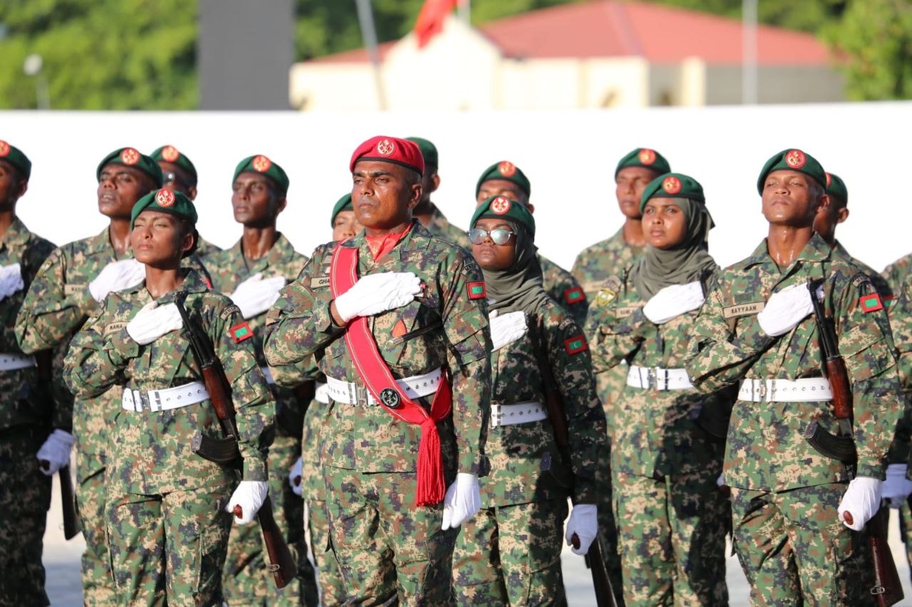 ސިފައިންގެ ޚިދުމަތާ ގުޅުނު ޒުވާނުން ތަމްރީނު ފުރިހަމަކޮށް ދަސްވެނިވުމަކީ ލިބުނު ބޮޑު ކުރިއެރުމެއް: ރައީސް