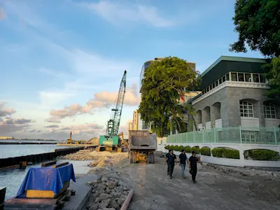 ބޮޑުތަކުރުފާނު މަގު ތަރައްޤީ ކުރުން: ފެނާއި ނަރުދަމާގެ މަސައްކަތްތައް ނިންމާލައިފި