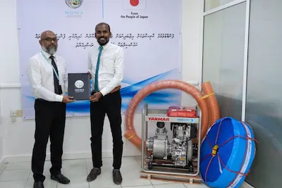 ފެންބޮޑުވުމުގެ ކާރިސާތަކުން ރައްކާތެރިވުމަށް ޖަޕާނުން ހަދިޔާކުރި ޕަންޕުތައް ރަށްތަކާ ހަވާލުކުރަން ފަށައިފި