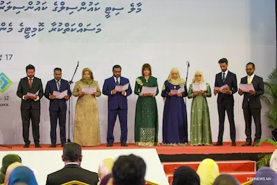 ކައުންސިލްތަކަށް އަލަށް އިންތިޚާބުވި ގިނަ މެންބަރުން ހުވައިކޮށްފި