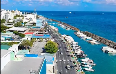 މާލެއަށް ހިޖުރަކުރުން ހުއްޓުވޭނީ ބޯހިޔާވަހިކަމާއެކު، ވަޒީފާއާއި އިޤްތިޞާދީ ފުރުޞަތުތައް ފަހިކޮށްދީގެން: ވަޒީރު މުއްތަލިބް