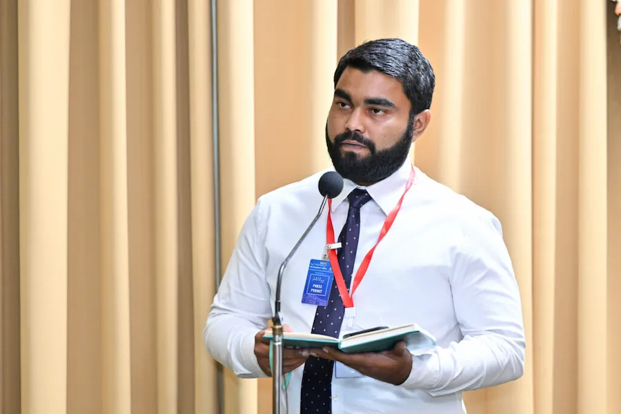 ނޫސްވެރިޔާ ޝަހްޒާން ކޯޓަށް ހާޒިރުވާން އަންގައިފި
