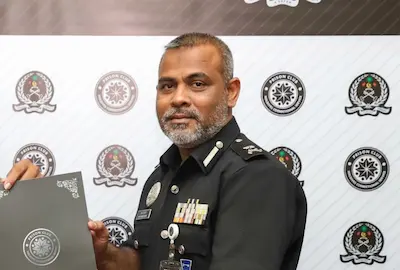 ކަރެކްޝަންސްގެ އޭސީޕީ އާސިފް ވަކިކުރީ ގޯސްކޮށް ކަމަށް ނިންމައި، އަލުން ވަޒީފާ ދޭން ހުކުމްކޮށްފި
