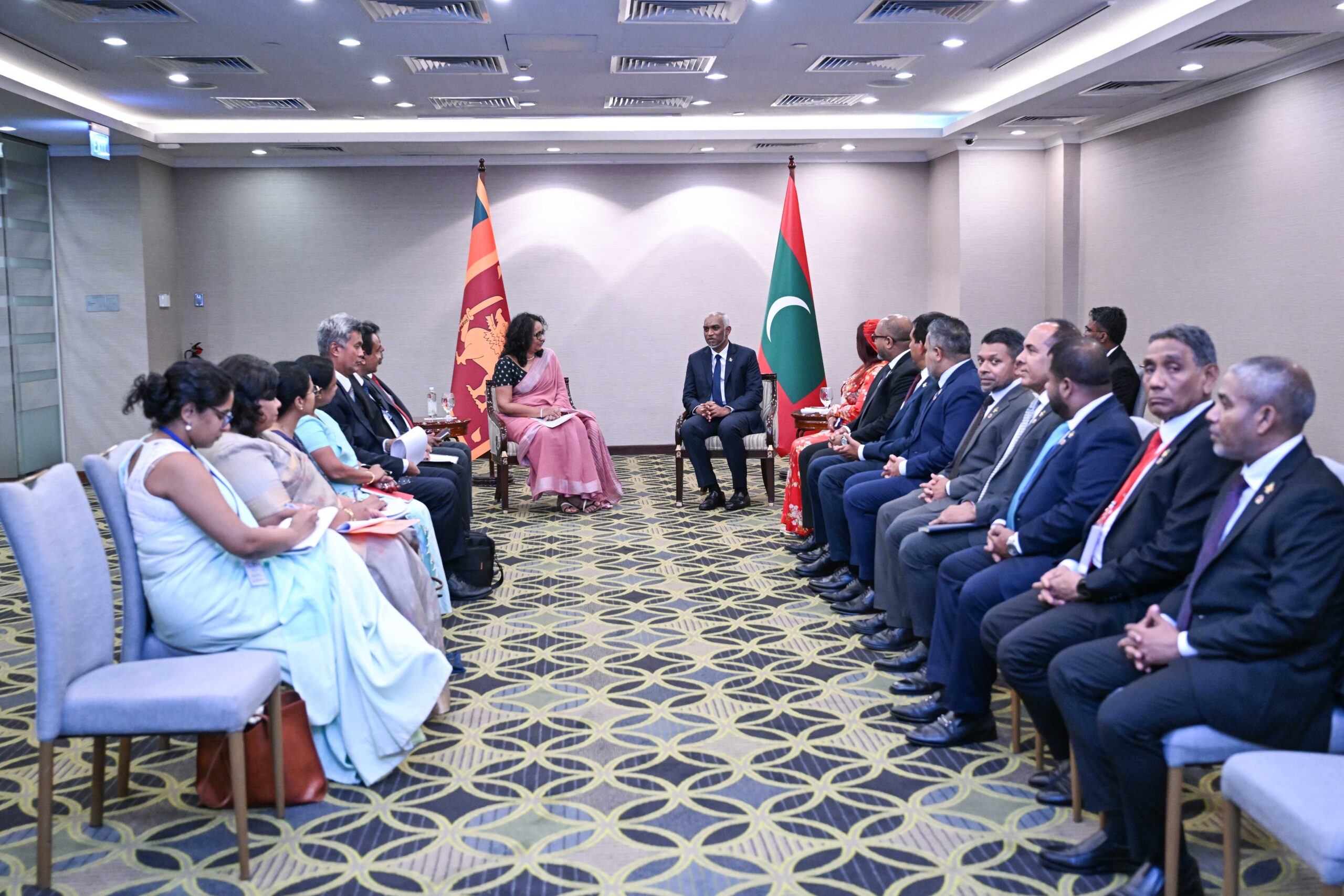 ރާއްޖެއާއި ސްރީލަންކާގެ ގުޅުން އިތުރަށް ބަދަހިކުރުމަށް ރައީސާއި ލަންކާގެ ބޮޑުވަޒީރު މަޝްވަރާކުރައްވައިފި