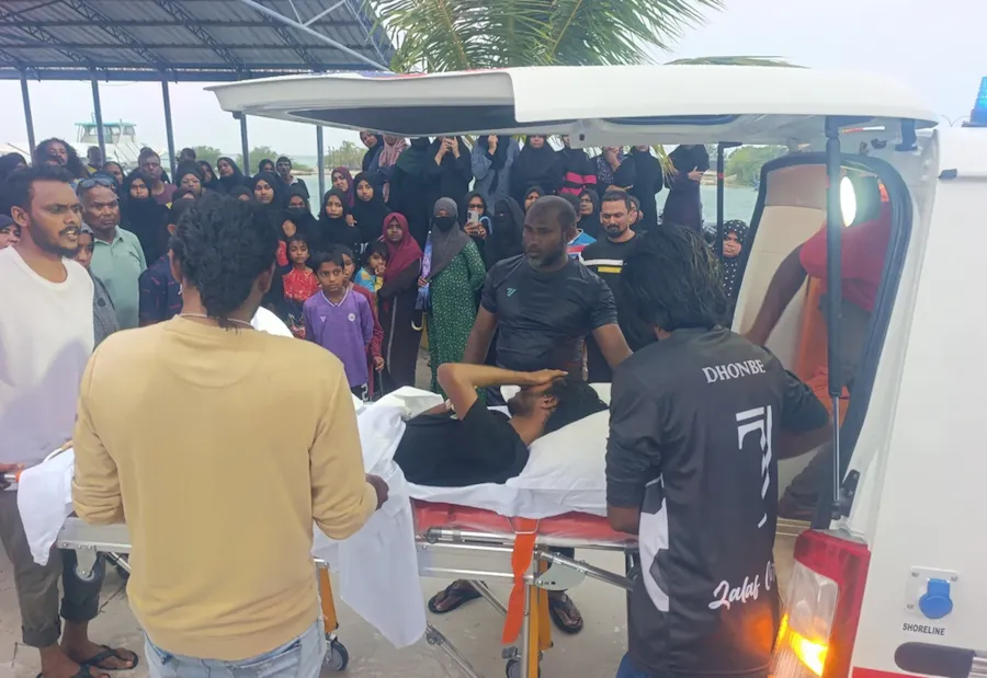 ފ. ފީއަލީގައި ކަރަންޓްގައި ޖެހުނު ދެބެން އިތުރު ފަރުވާއަށް ނިލަންދުއަށް ގެންގޮސްފި