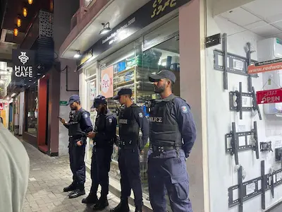 ފުލުހުން ‘އަދަދު’ ނޫހުގެ އޮފީސް ބަލައިފާސް ކުރަނީ