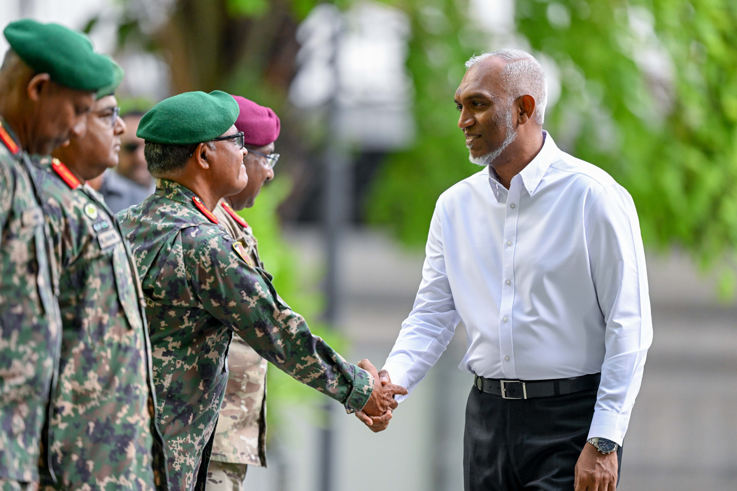 ދިވެހި ރައްޔިތުންގެ ޙިމާޔަތާއި ރައްކާތެރިކަމަށް ރުކުރުވާލާފައިވާ އެންމެ ބިޔަ ލަޝްކަރަކީ ސިފައިން: ރައީސް