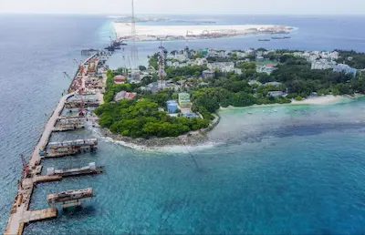 ބްރިޖްގެ މަސައްކަތް ވީހާ އަވަހަކަށް ނިންމަަން ދޭން ޖެހޭ ހުރިހާ އެއްބާރުލުމެއް މިދަނީ ދެމުން: ރައީސް