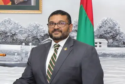 ދިފާއީ ވަޒީރު ޣައްސާން މައުމޫން މަގާމުން އިސްތިއުފާ ދެއްވައިފި