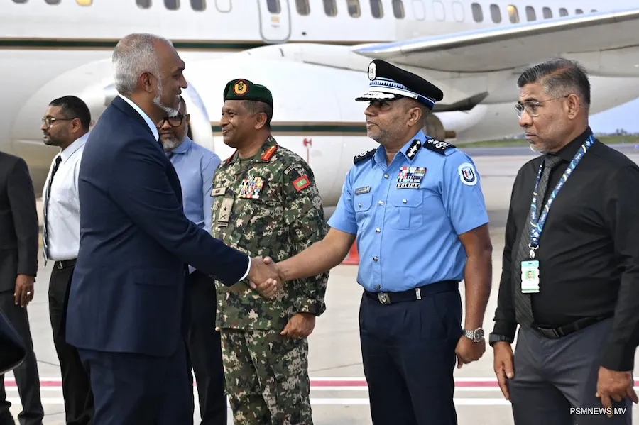 ޢުމްރާގެ އަޅުކަން އަދާ ކުރެއްވުމަށްފަހު ރައީސްގެ ދެކަނބަލުން މާލެ ވަޑައިގެންފި