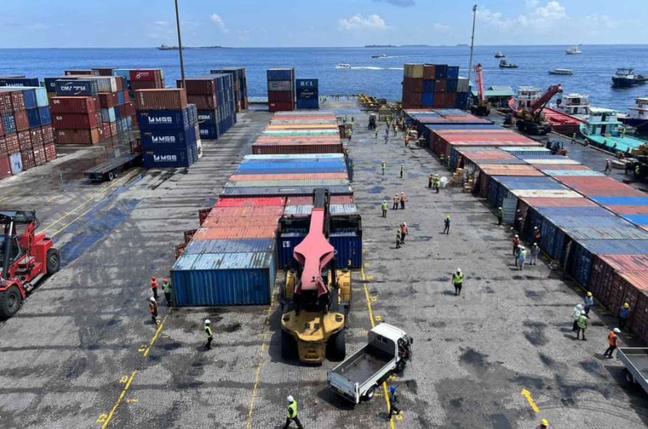 މާލޭ ވިޔަފާރި ބަނދަރުގައި ހުރި މުދާތައް ހަތް ދުވަސް ތެރޭގައި ނެގުމަށް އެމްޕީއެލް އިން އަންގައިފި