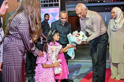 ރައީސްގެ ދެކަނބަލުން ޔޫތް ހަބަށް ޒިޔާރަތް ކުރައްވައި ޒުވާނުންނާ ބައްދަލު ކުރައްވައިފި