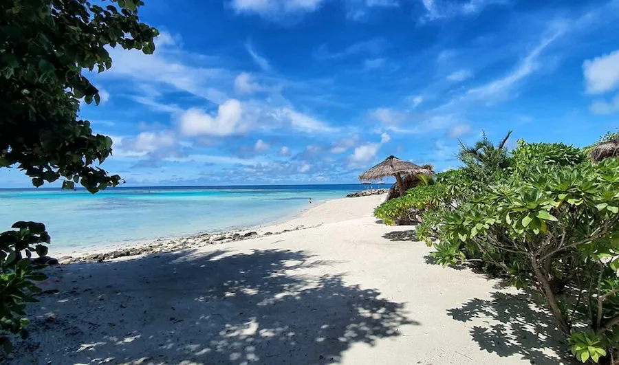 ވ. ފެލިދޫ ކައިރިން ލޯންޗެއް ބަންޑުން ޖަހާލައި، ދެ މީހަކު ގެއްލިގެން ހޯދަނީ