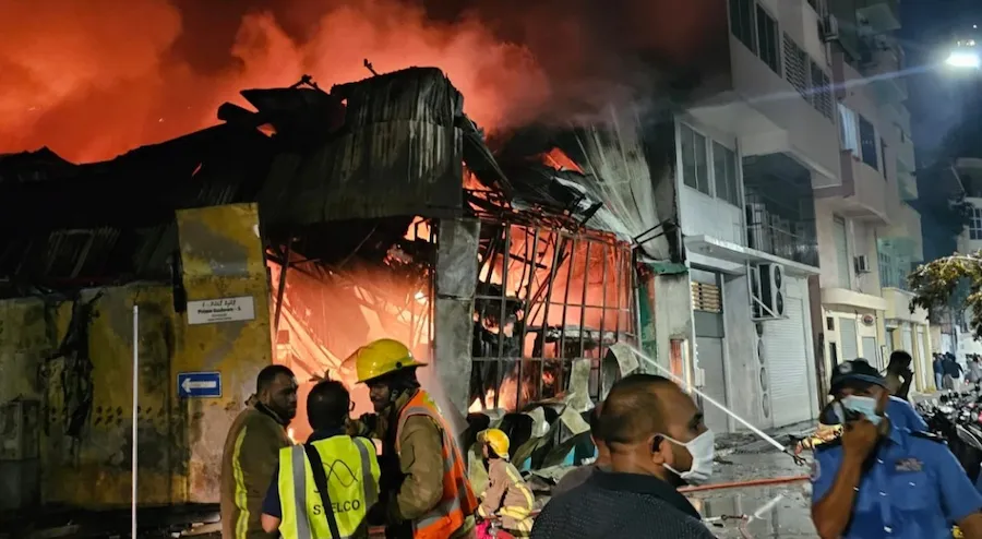 އަލިފާނުގެ ހާދިސާ ހިނގި ގުދަނުގައި ނުރައްކާތެރި މާއްދާތައް އެކުލެވޭ ގަސްކާނާ ހުރި. ސަމާލުވުމަށް އިލްތިމާސް!