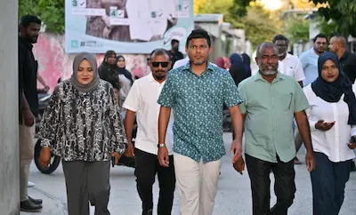ނައިބު ރައީސް، ތިނަދޫ ސިޓީގެ ދޮރުން ދޮރަށް ހަރަކާތުގައި ބައިވެރިވެ ވަޑައިގެންފި