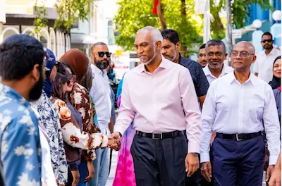 ދޮރުން ދޮރަށް ހަރަކާތުގެ 2 ވަނަ ބުރު: ކެންޑިޑޭޓުންނާއެކު ރައީސް ޑރ. މުޢިއްޒު، މައްޗަންގޮޅީ އުތުރު ދާއިރާއަށް