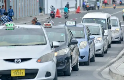 ތެލުގެ އަގަށް އައި ބަދަލާއެކު ޓެކްސީގެ އަގުތައް މުރާޖައާ ކުރަން ޑްރައިވާސް އެސޯސިއޭޝަނުން ގޮވާލައިފި
