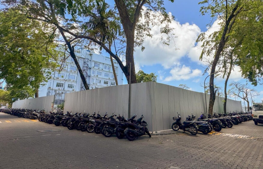 ޣާޒީ ބިލްޑިންގް ކުރިން ހުރި ބިމުގައި ޕާކިން ޒޯނެއް ހެދުމުގެ އަމަލީ މަސައްކަތް, އާރްޑީސީ އިން ފަށައިފި