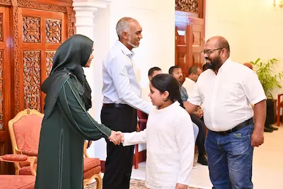 ފިތުރު އީދު ދުވަހު ރައީސްގެ ދެކަނބަލުން އީދު ސަލާމް ކުރެއްވުން މުލީއާގޭގައި އޮންނާނެ