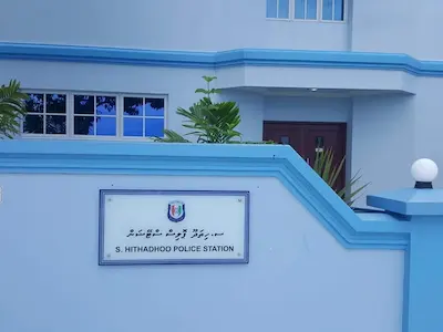 ހިތަދޫގެ ފަތާ ޓްރެކް ސަރަހައްދުން މަރުވެފައި އޮއްވާ ފެނުނު ބިދޭސީމީހާއަކީ ކާކުކަން ދެނެގަތުމަށް އާންމުންގެ އެހީއަށް އެދިއްޖެ