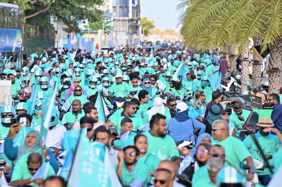 ކޮންގްރެސް ޕާޓީގެ ގިނަ އަދަދެއްގެ ސަޕޯޓަރުންނާ އެކު ޚާއްޞަ ސައިކަލް ބުރެއް ބާއްވައިފި