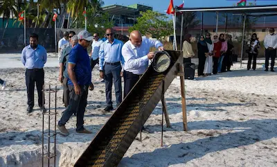 އޭދަފުށީގައި އިމާރާތްކުރާ އެމްއެންޔޫ ކެމްޕަހުގެ ބިންގާ އަޅައިފި