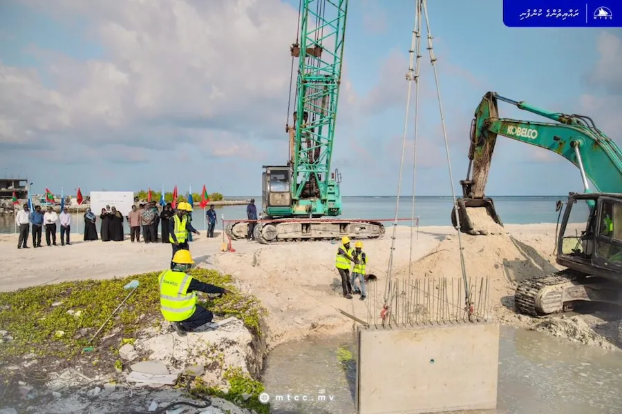 މާފުށްޓާއި އެރަށު ހިއްކި ސަރަހައްދު ގުޅުވައިދޭ ބުރިޖު މަޝްރޫއުގެ އަމަލީ މަސައްކަތް އެމްޓީސީސީ އިން ފަށައިފި