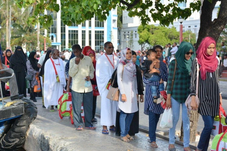މި އަހަރު ހައްޖަށް ދެވޭނެ ކަމަށް ކިއުގައި ތިބި އެންމެނަށް ޖާގަ ދީފި