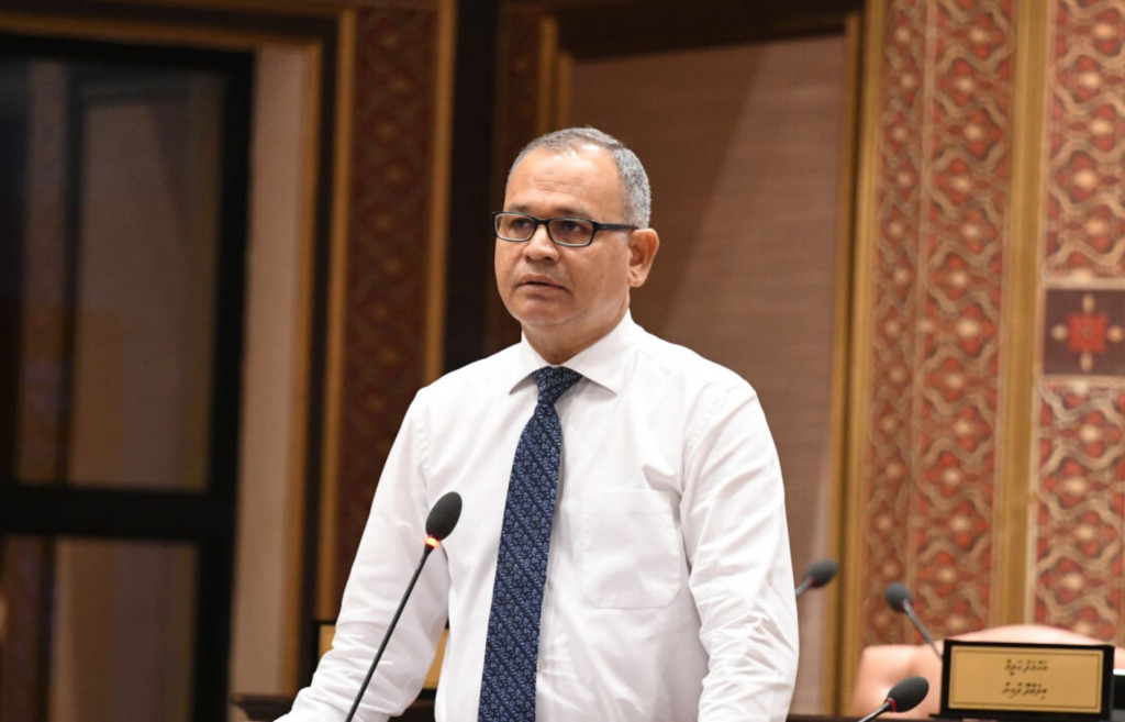 ޕަބްލިކް ވާރކްސްގެ ޙިދުމަތް ފުޅާކުރެއްވުމަކީ ރައީސް ވަރަށް ބޮޑު އިސްކަމެއް ދެއްވާކަމެއް: ވަޒީރު އާދަމް ޝަރީފް
