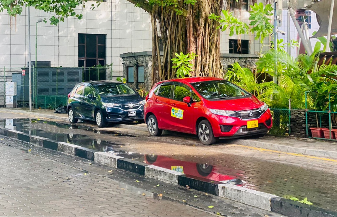 ޤަވާއިދާ ޚިލާފަށް ޕާކު ކޮށްފައި ހުންނަ އުޅަނދުތައް ނެގުމުގެ މަސައްކަތް އަނެއްކާވެސް ފަށައިފި