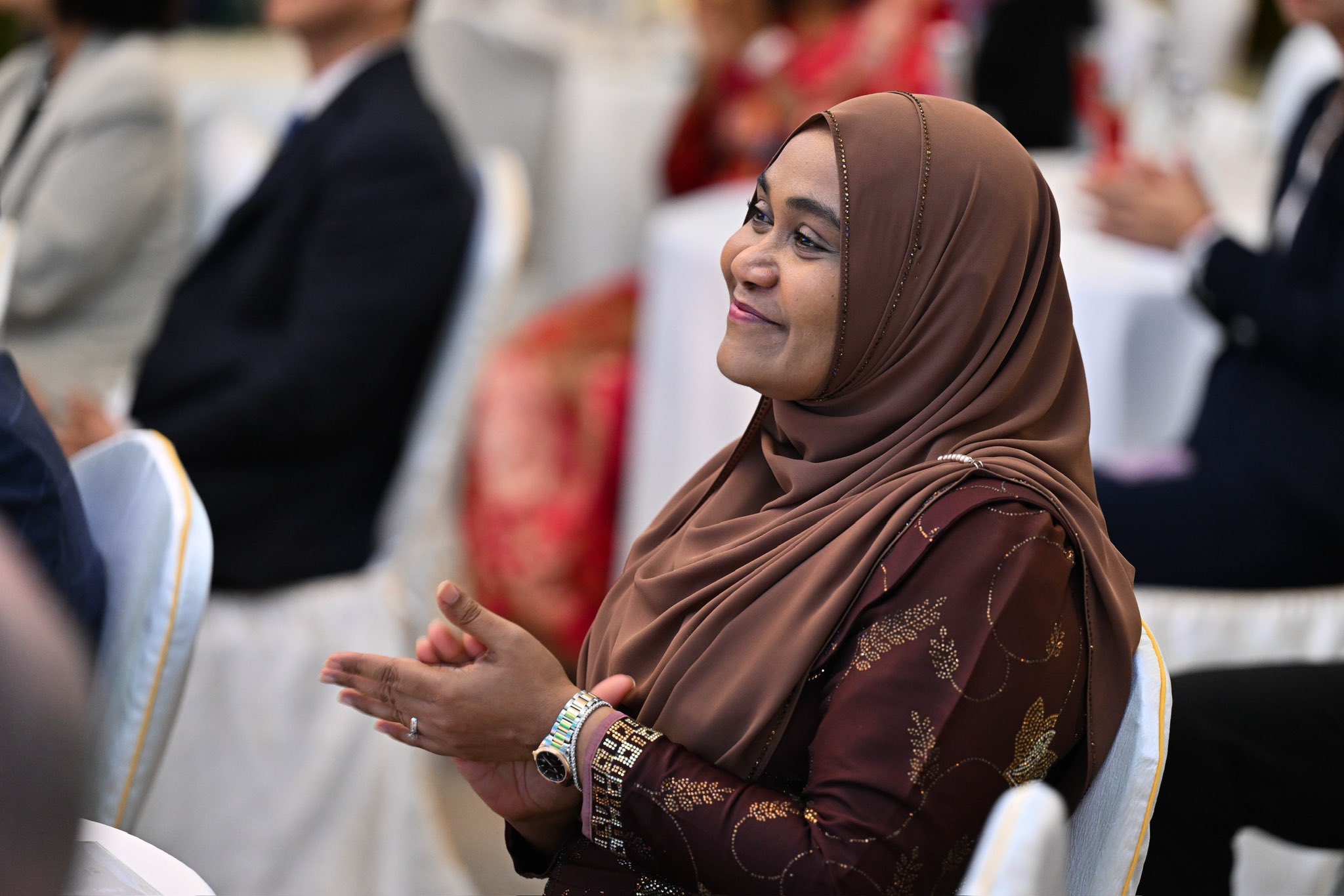 ކުޑަކުދިންނަށް އެންމެ މުހިންމީ، ބޮޑެތި މީހުންގެ ލޯތްބާއި އަޅައިލުމާއި، ރަނގަޅު މަގު ދެއްކުން؛ މެޑަމް ސާޖިދާ