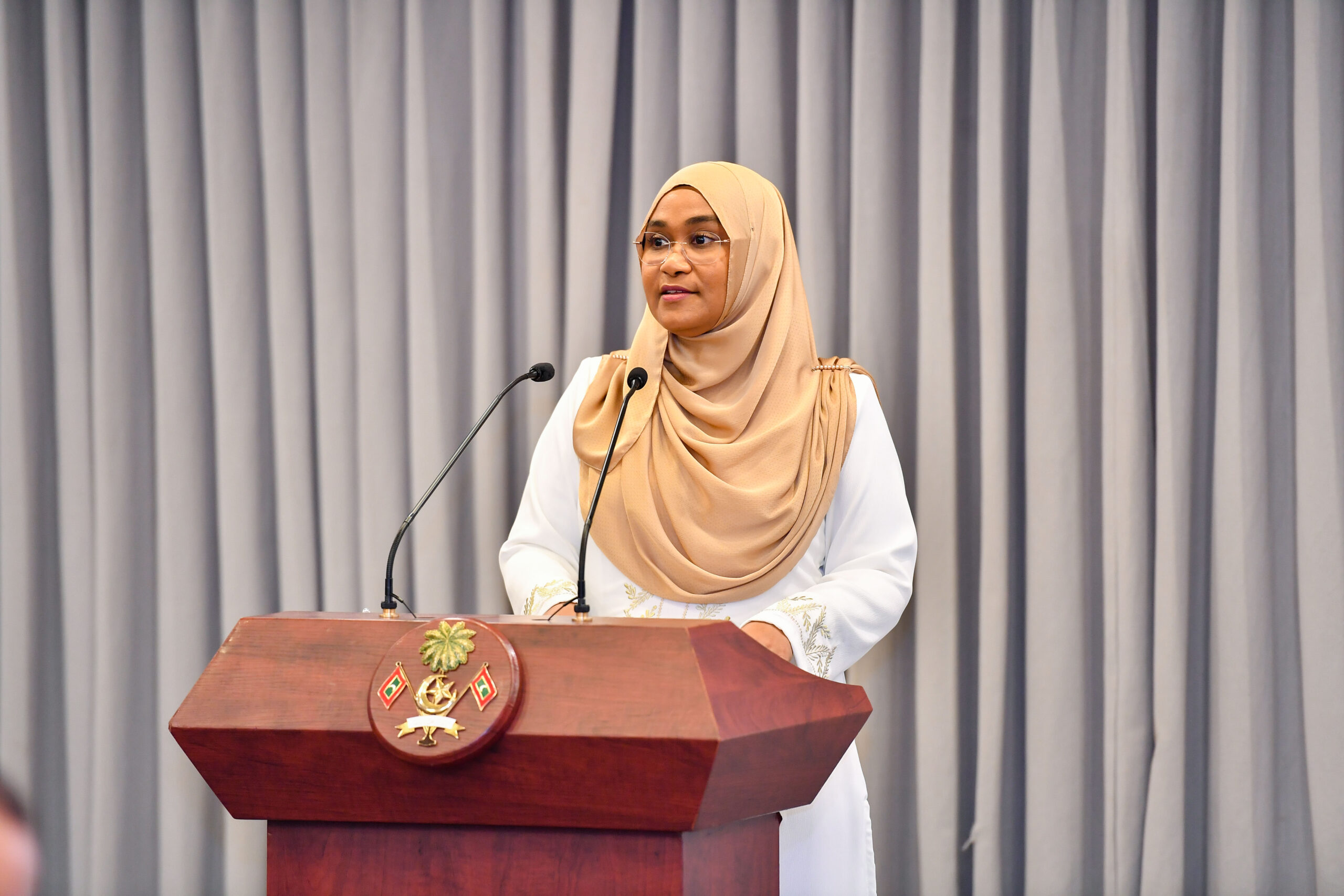 މެޑަމް ސާޖިދާ އެދިވަޑައިގެންނެވީ އަޑުއެހުންތައް ލައިވްކުރަން، ކޯޓުން ނިންމީ ސިއްރުކުރަން!