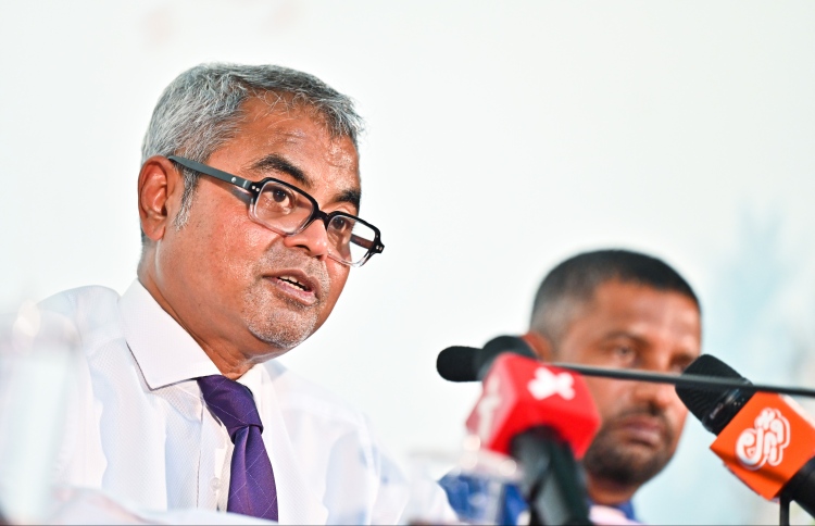 ކުނި މެނޭޖްކުރުމުގެ ދާއިރާއަށް ގެންނަން ބޭނުންވާ ބަދަލުތަކާ ގުޅޭގޮތުން މަޝްވަރާކުރުމަށް ވަޒީރު ޠާރިޤް ވެމްކޯގެ މައި އޮފީހަށް