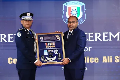 ފުލުހުންގެ ޙިދުމަތުގައި 18 އަހަރު ހުންނެވުމަށްފަހު، ސީޕީ، ޝުޖާއު ޝަރަފުވެރިކަމާއެކު ރިޓަޔާ ކުރައްވައިފި