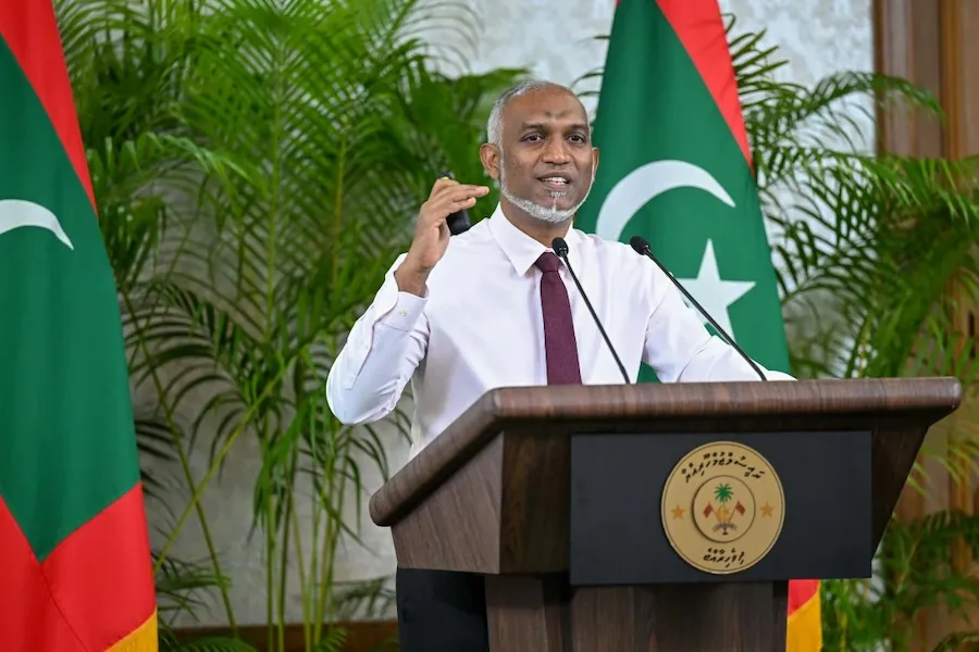 ހިތްފުރެންދެން ނޫސްވެރިން ސުވާލުކުރަން ފުރުސަތު؛ އެންމެ ދިގު ނޫސްވެރިންގެ ބައްދަލުވުމާއެކު ރައީސް ޑރ މުއިއްޒު ތާރީޚުގެ ތެރެއަށް!