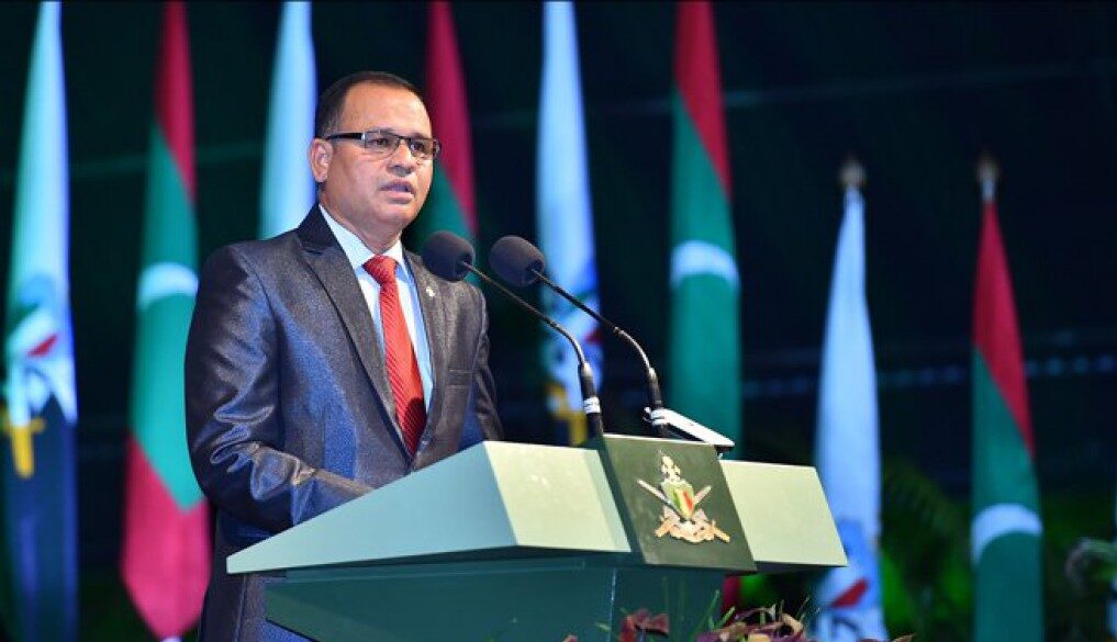 މަސައްކަތްތެރިންގެ ބުރަ މަސައްކަތުގެ އަގުވަޒަންކޮށް، އެ ފަރާތްތަކަށް ވަޒީރު އާދަމް ޝަރީފުގެ ޝުކުރު!