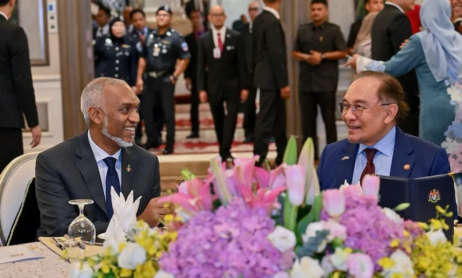 މެލޭޝިއާގެ ބޮޑުވަޒީރު ދެއްވި ރަސްމީ ފަރިއްކޮޅުގައި ރައީސް ބައިވެރިވެވަޑައިގެންފި